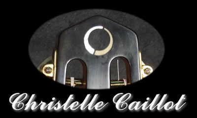 Christelle Caillot Luthier de guitare type selmer