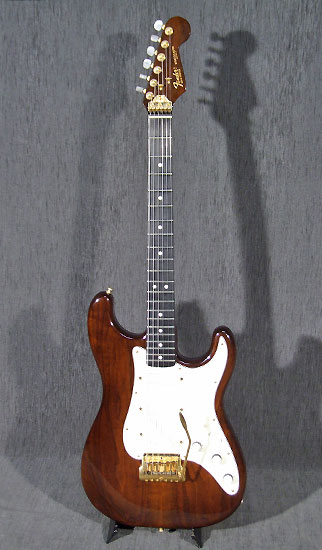 Fender Stratocaster Elite Walnut de 1983