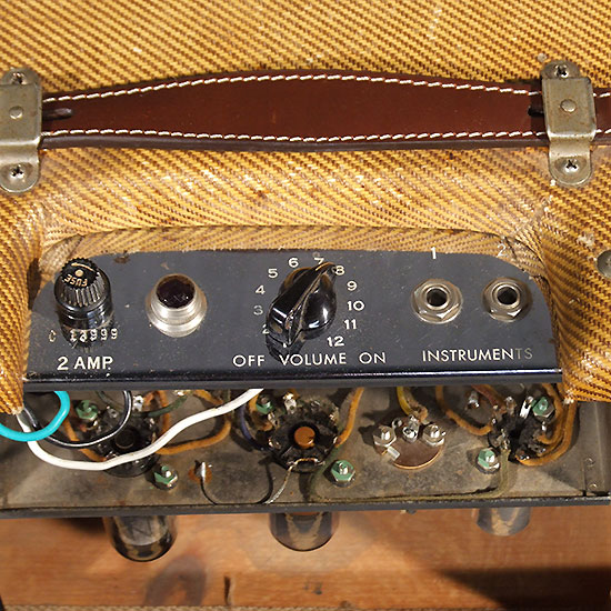 Fender Champ 5F1 Restauré (HP Condensateurs et poignée) Année 1960 