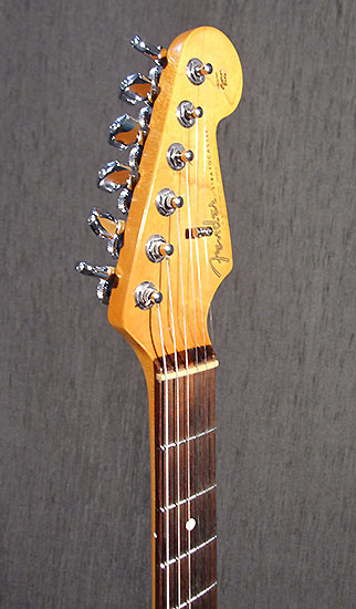 Fender Stratocaster  de 1988 micros Seymour Duncan SSL1, vibrato moderne, mecaniques a blocage.